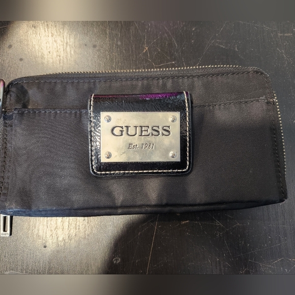 Guess wallet - Picture 1 of 5